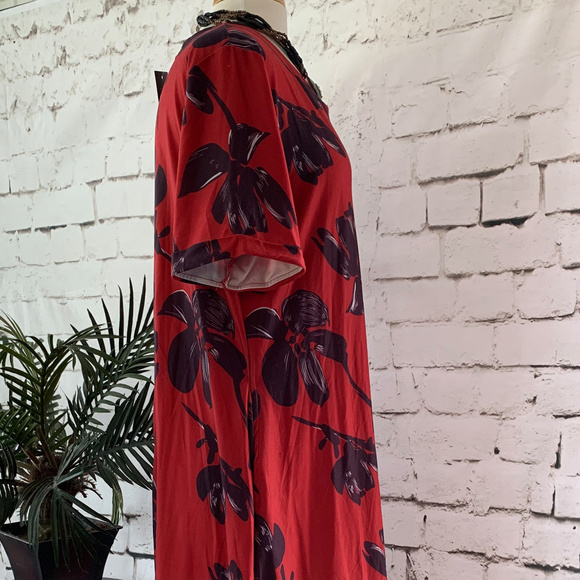 R & B Collection Red Floral Tunic W/ Pockets - Picture 5 of 6